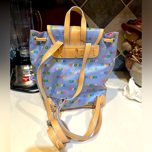 VTG XOXO PERIWINKLE MULTICOLORED LOGO FLAWED DRAWSTRING BACKPACK BAG PURSE 11” - Picture 7 of 13